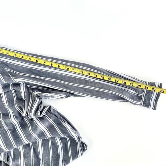 American Eagle Grey White Striped Button Down Oversized‎ M - Picture 7 of 9